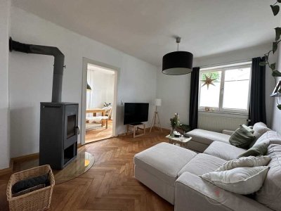Altbauflair in City-Lage: 4,5-Zi.-Wohnung mit Balkon und Carport