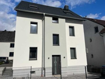 Direkt vom Eigentümer - Provisionsfrei! Neuwertiges EFH zum sofortigen Erstbezug in Lahnau-Atzbach