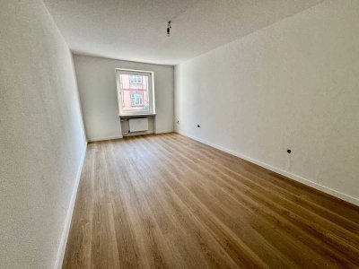 Renovierte 4 Zimmer Altbauwohnung (ca. 95 m“) zuzüglich Wohnküche