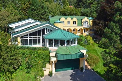 "In Kaufabwicklung!" EXTRAVAGANTES DOMIZIL IM WIENERWALD MIT SCHWIMMHALLE UND PARKGARTEN