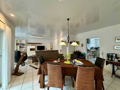 +++Wohnglück am Puls der Natur in Niederwürzbach– Modernes Einfamilienhaus mit Loggia & Sonnenter...