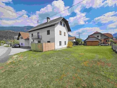 Viel Platz &amp; Möglichkeiten: Wohnhaus mit Werkstätten und großem Grundstück