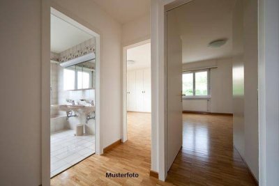 3-Zimmer-Wohnung in gutem Zustand, nebst 3 TG-Stellplätzen