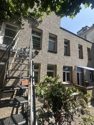 Haus in Haus mit grosser Terrasse in ruhiger Citylage - WG geeignet- mit Kamin!