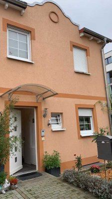 Modernisiertes 5-Zimmer-Reihenendhaus mit EBK in Riedberg, Frankfurt am Main