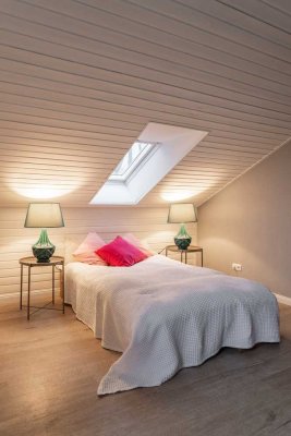 Wohnen wie im Urlaub: Charmante Dachgeschosswohnung nahe der Elbe