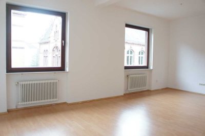 Nur geeignet bis 3 Personen. Zentral gelegene, 3 Zimmer Wohnung in kleiner Wohneinheit..