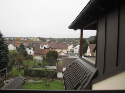 Helle 3-Zimmer-DG-Wohnung mit Loggia & Tageslichtbad in Remchingen-Wilferdingen