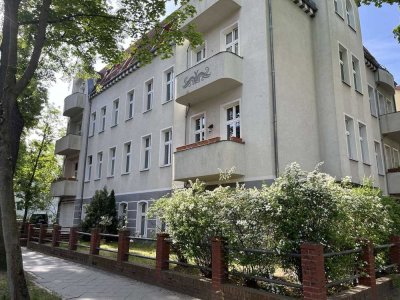 Neuer Preis: Karlshorst: Schöne Altbauwohnung  - Bezugsfrei