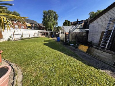 Großzügiges ZFH mit Garten, Pool, Sauna und viel Potenzial in zentraler Lage Grevenbroich