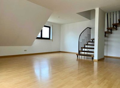 Leerstehende Maisonette-Wohnung mit Balkon und Tiefgaragenstellplatz