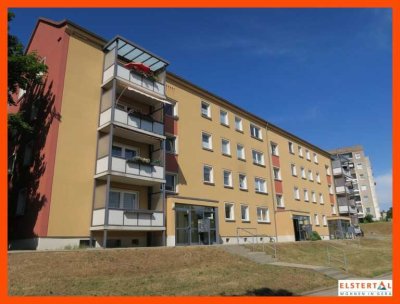 2 helle Räume // Dusche // gute Infrastruktur // Wohnzimmer mit Balkon
