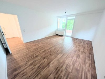 **Platz für die Familie: +Balkon +modernes Bad +Laminat +frisch gestrichen**