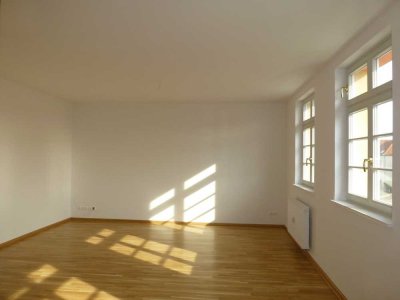 Charmante 2-Raum-Wohnung mit Balkon und TG-Stellplatz im exklusiv sanierten "Wahrener Rundling" !!