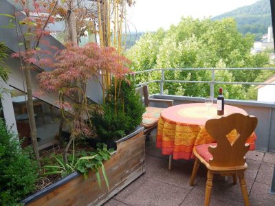 Zentral gelegene 2,5 Zimmer-DG Wohnung mit Dachterasse