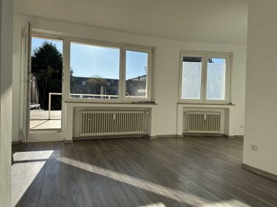 Erstbezug nach Sanierung: helle Wohnung mit Schlafnische, neuer EBK und Balkon in Neuss