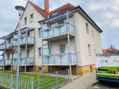 Moderne 2-Raum-Wohnung im Dachgeschoss in ruhiger Seitenstraße mit Einbauküche