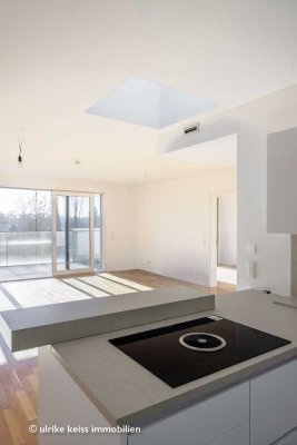 Lebens- und liebenswert: Sonniger Balkon mit Blick zum Park! Textilviertel! Holzböden! EBK!