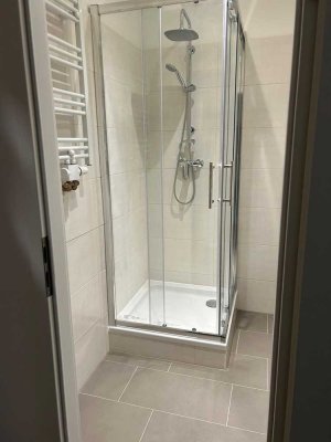 Frisch saniert; ideal für Senioren - barrierearme Wohnung mit Dusche