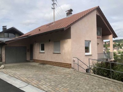 Einfamilienhaus mit Einliegerwohnung und unverbaubarem Blick über Grünsfeld