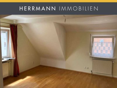 Dachgeschoss im Zentrum der Stadt - 2,5 Zimmer mit neuer Heizung und renoviertem Bad