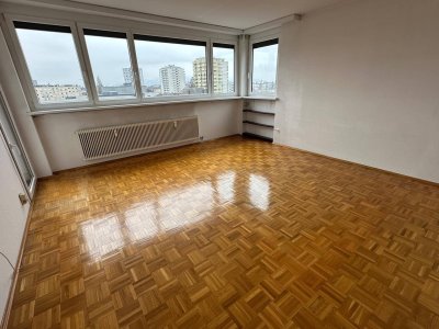 Helle 3-ZI-Wohnung mit Aussicht und Autoabstellplatz