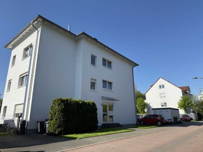 3,5 Zimmerwohnung mit Balkon, Einbauküche und Einzelgarage! *Provisionsfrei*