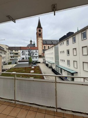 Helle 3 Zimmer Altbauwohnung mit Balkon in der historischen Würzburger Innenstadt