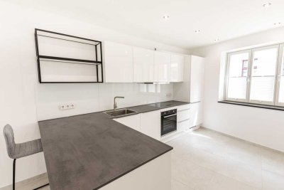 Hochwertig sanierte Wohnung in denkwürdigem Altstadthaus zu vermieten