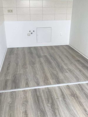 **  wir sanieren weiter!!! Familienwohnungen 4 Raum mit Balkon - außerhalb von Dessau!**