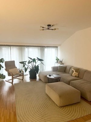 Lichtdurchflutete 4-Zimmer Wohnung im 3. OG mit Sonnenbalkon in der Neckarvorstadt