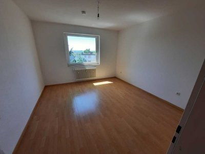Gemütliche Wohnung mit Balkon u. Badewanne