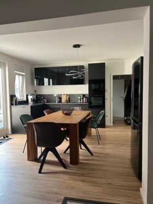 Modernisierte 3 Zimmer City-Wohnung mit Aufzug