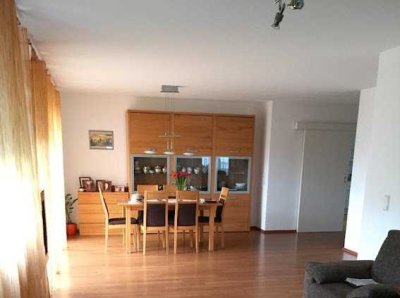 Neuwertige 2,5-Zimmer-Wohnung mit Balkon und EBK in Nürtingen