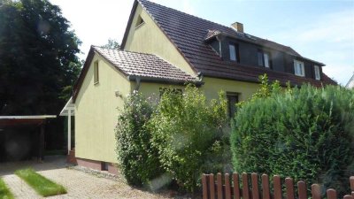 ** Familien Willkommen ** Sanierte DHH mit ca. 500 m² Garten zum Selbstbezug !!