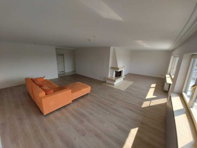 Exklusive 3 ½ (potenzielle 4 ½) Zimmer Eigentumswohnung – unverbaubarer Blick in die Rheinebene