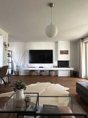 Wunderschöne teilmöblierte 2,5 Wohnung mit Balkon und Einbauküche in Backnang