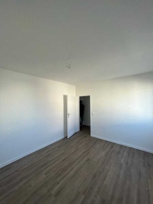 Frisch renovierte 2-Zimmer-Wohnung mit Balkon – sofort bezugsfertig