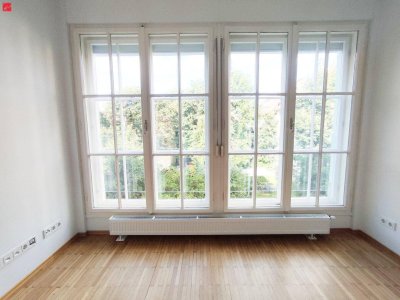 Wunderschöne Altbauwohnung mit Blick in den grünen Innenhof!