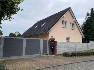 *Mehrgenerationenhaus mit großem Grundstück, Pool und Entwicklungspotenzial – Nähe Muldestausee*
