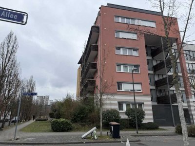 Exklusive Wohnung im oberen Geschoss mit großem Balkon, Parkblick, Tiefgarage & eigener Parkanlage