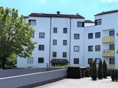 Eigentumswohnung mit Balkon, Fahrstuhl und Tiefgaragenstellplatz