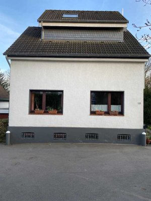 Geräumiges Einfamilienhaus mit 9Zimmern in Solingen-Wald