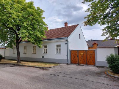 Sanierungsbedürftiges Einfamilienhaus mit hochwertig renoviertem Stadl auf 720m² Grundstück