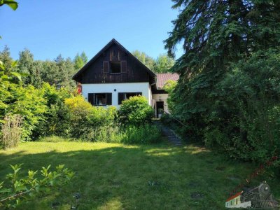 Idyllisches Wohnhaus auf riesengroßem Grundstück (ca. 1850m²) vermittelt Urlaubsfeeling –Waldrandlage!