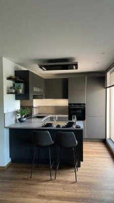 Möbliertes Wohnen mit Stil und Aussicht! Luxuriöse Wohnung mit Balkon in Düsseldorfer Stadtnähe