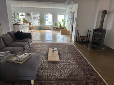 Große Loft Wohnung mit offenen Kamin