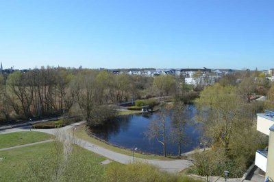 Freie Sonnige Wohnung mit Weitblick, Fahrstuhl und KFZ-Stellplatz am Friedensforum