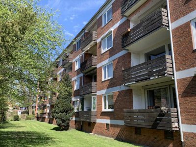 Von privat: Helle 3-Zimmer-Wohnung mit großem Balkon in ruhiger, zentraler Lage in Norderstedt