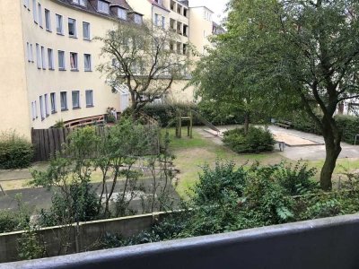 Helles, kleines Apartment,   2 ZKB , komplett saniert nahe Hafenwelten zu vermieten!